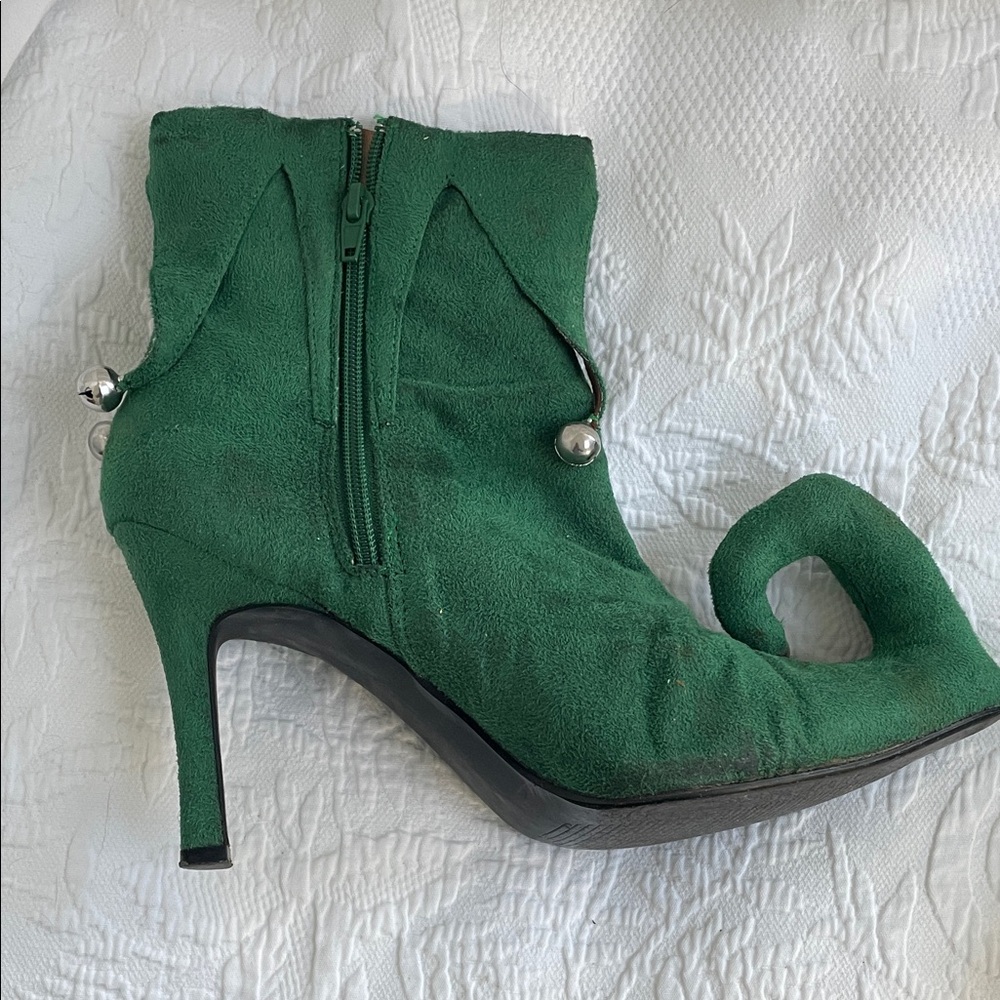 Green elf 4” jingle bell boots